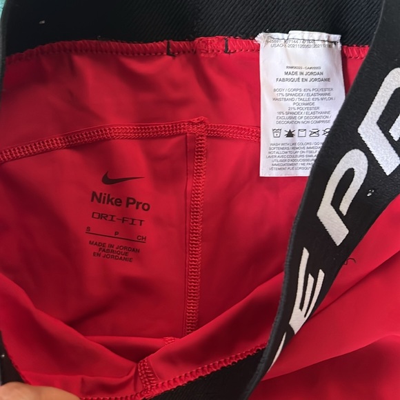 Nike pro - Picture 2 of 2
